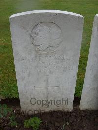 Etaples Military Cemetery - Andrews, F